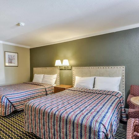 Wake Inn Роли Экстерьер фото