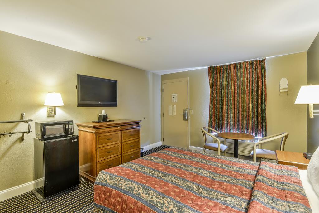Wake Inn Роли Экстерьер фото