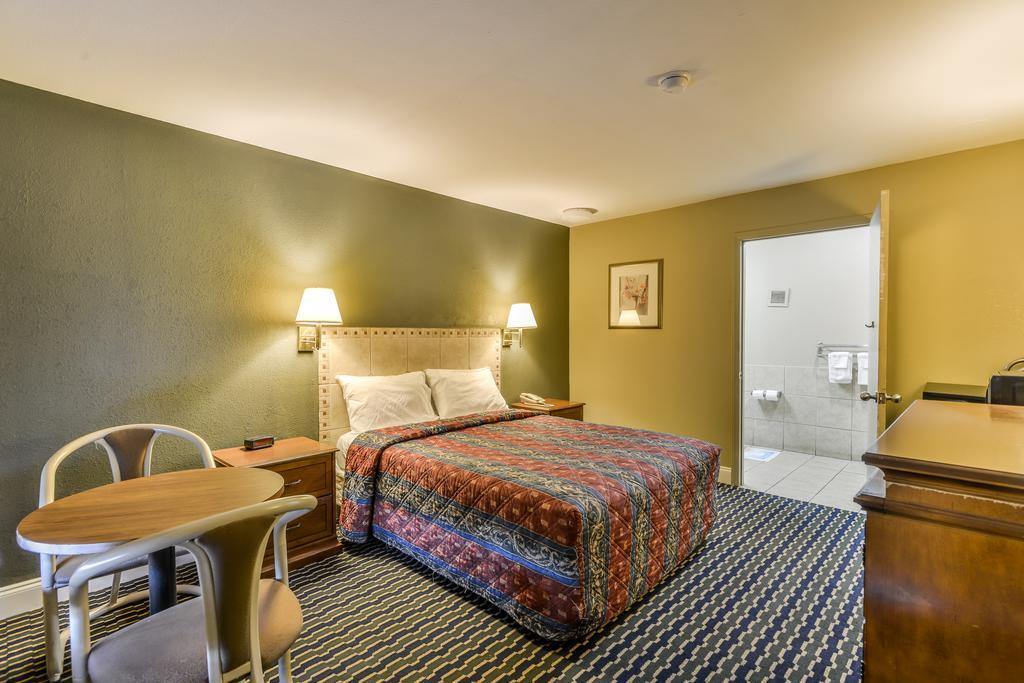 Wake Inn Роли Экстерьер фото