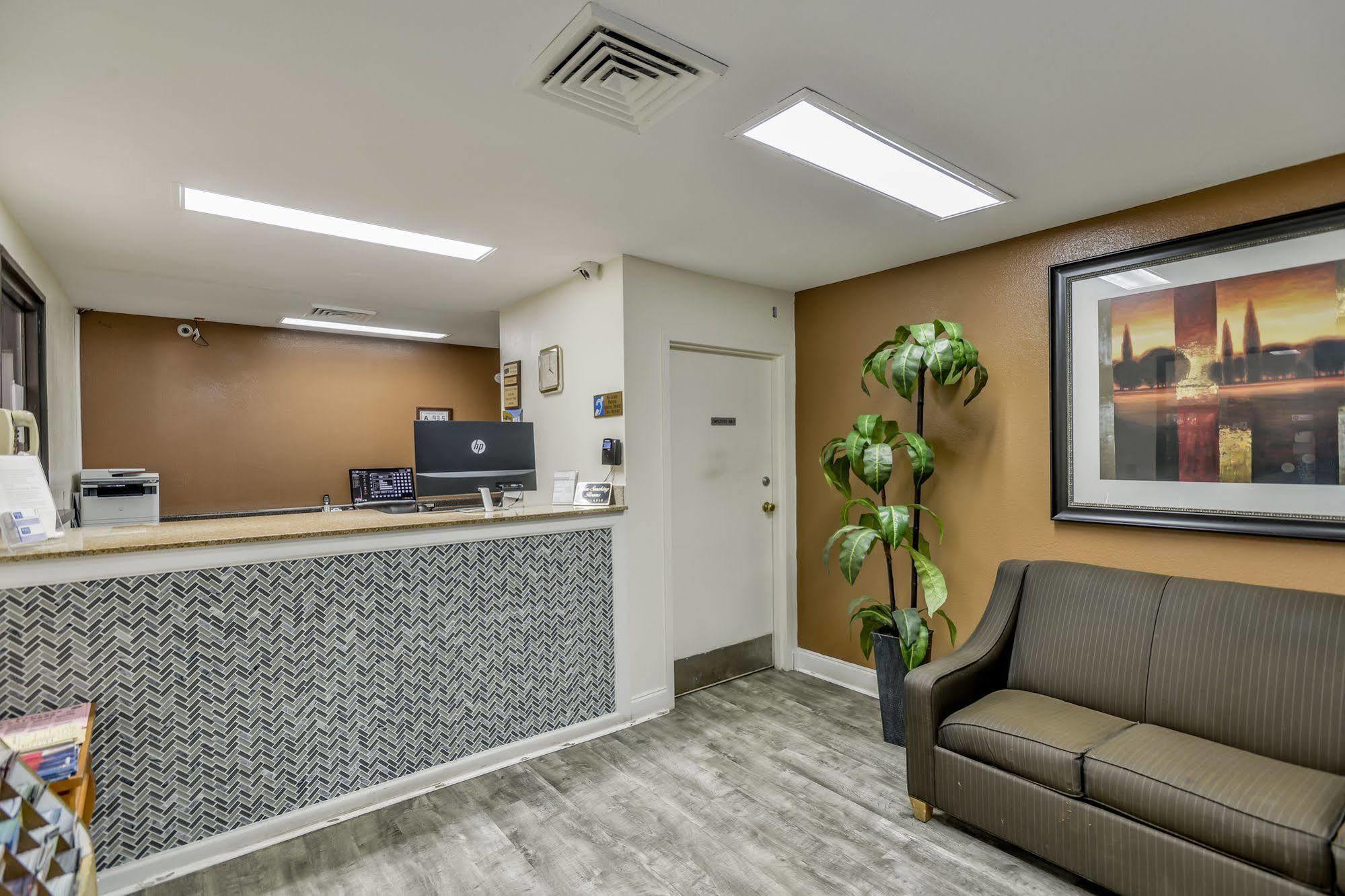 Wake Inn Роли Экстерьер фото