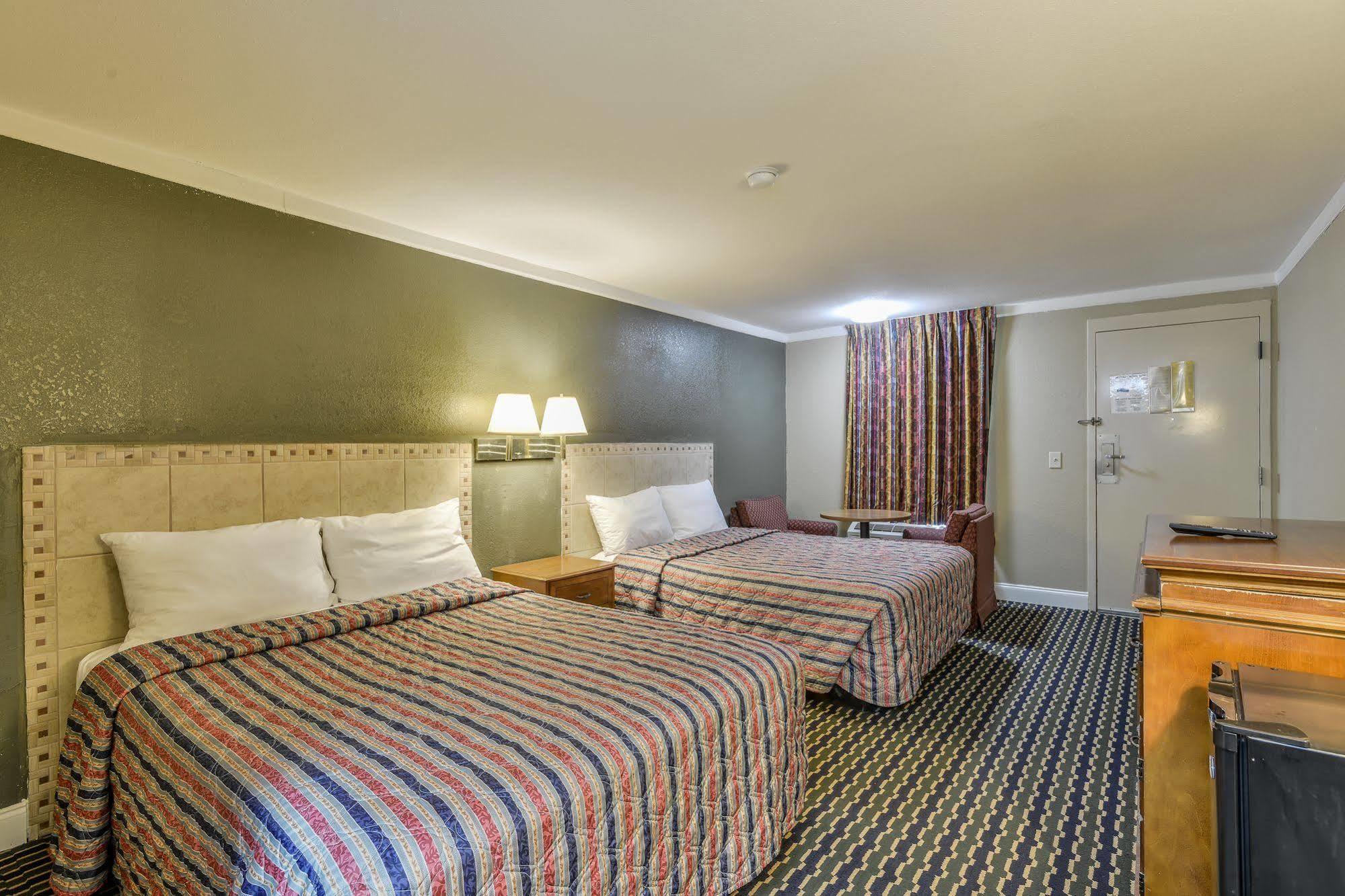 Wake Inn Роли Экстерьер фото