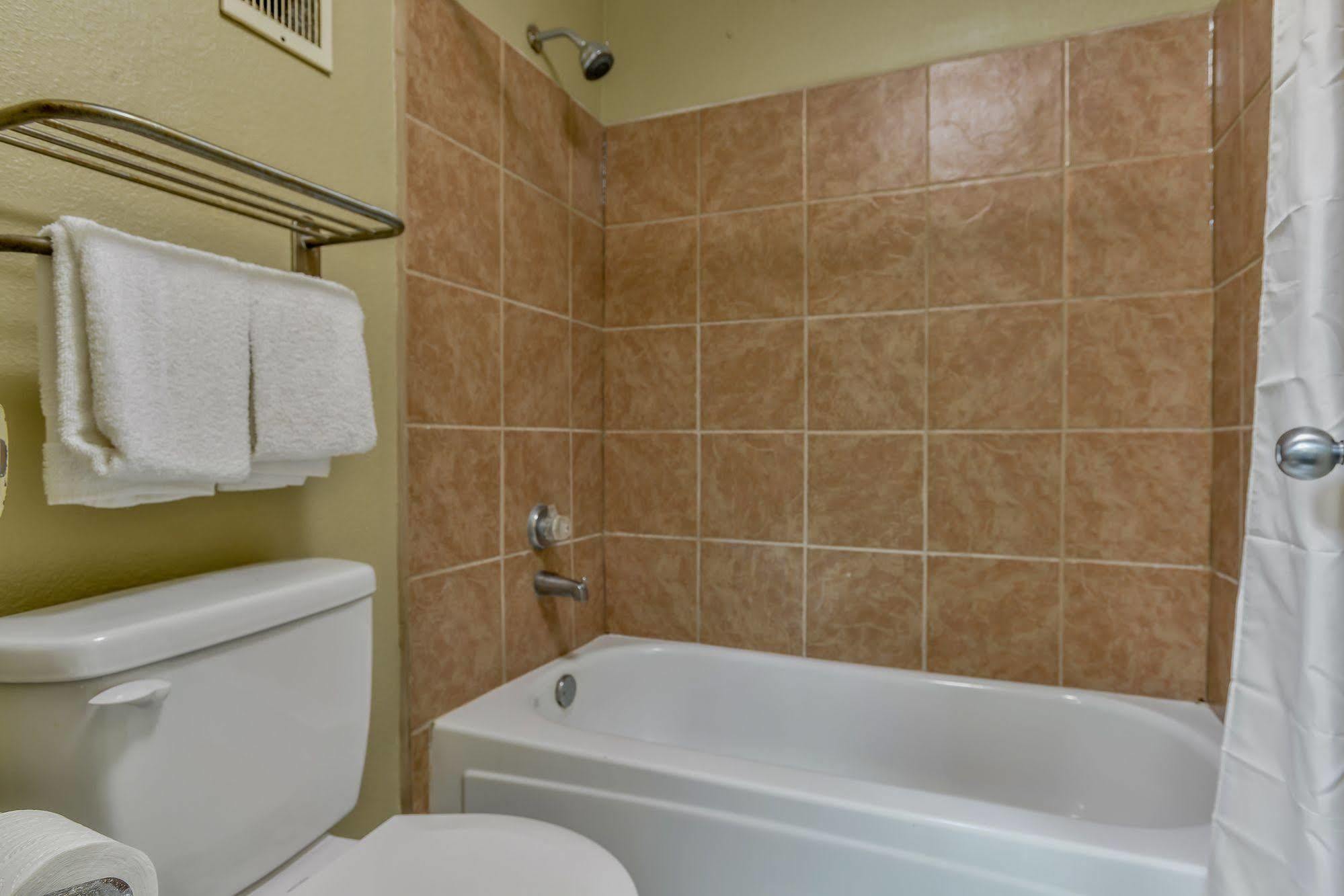 Wake Inn Роли Экстерьер фото