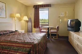 Wake Inn Роли Экстерьер фото