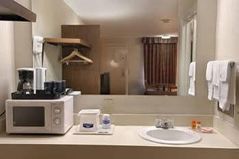 Wake Inn Роли Экстерьер фото